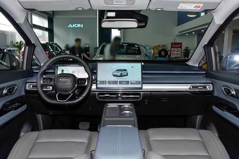 AION Y - interior