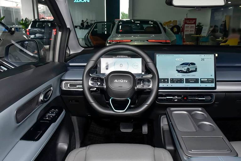 AION Y - interior