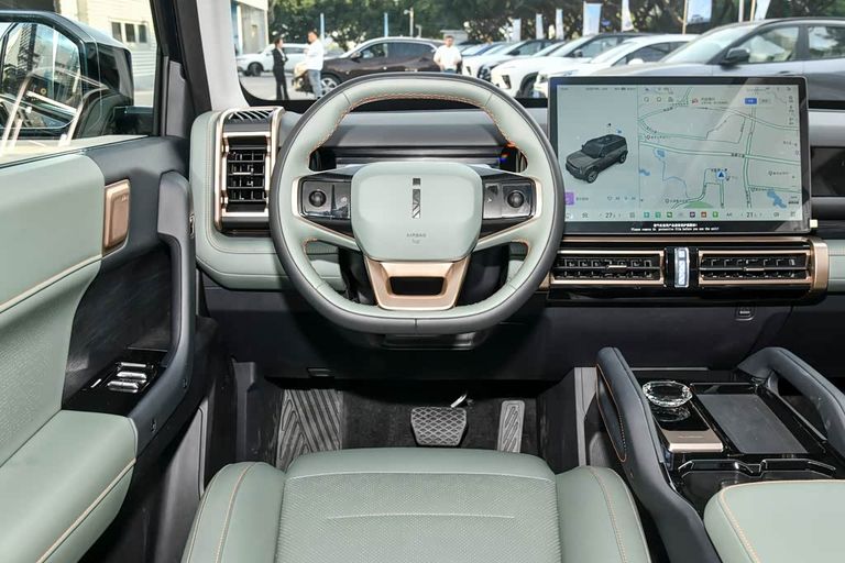 AIQAR eQ7 - interior