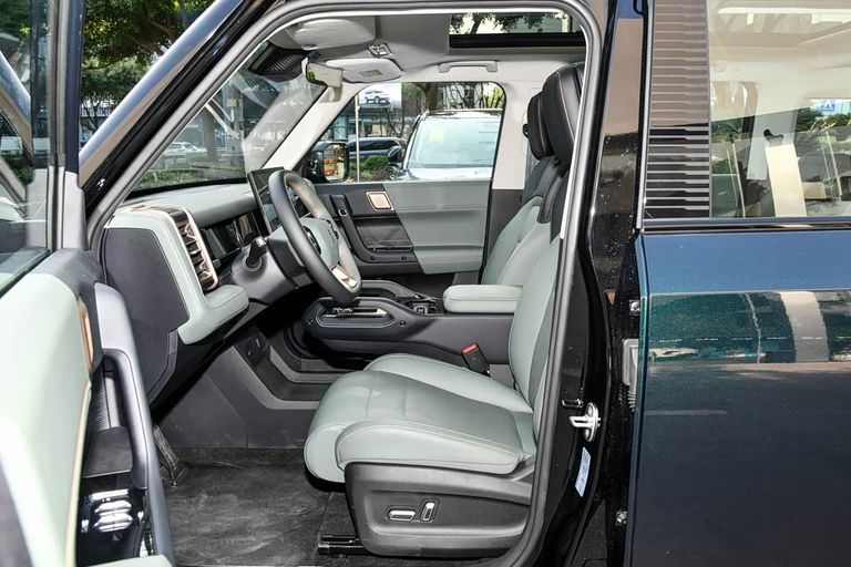 AIQAR eQ7 - interior