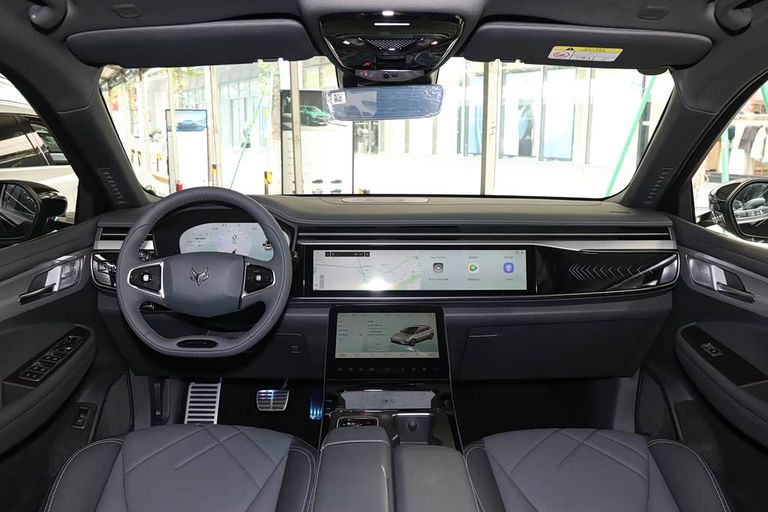 ARCFOX αT - interior