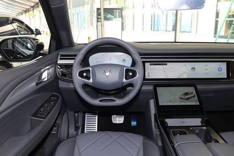 ARCFOX αT - interior