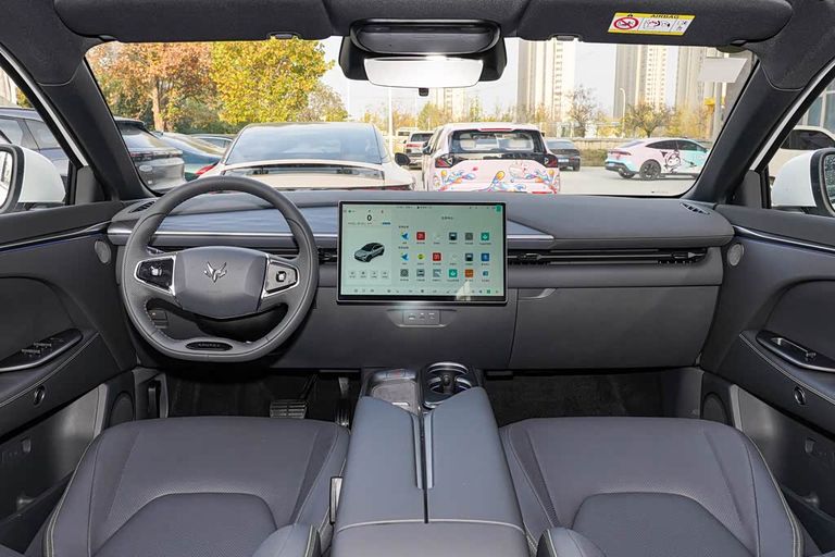 ARCFOX αT5 - interior