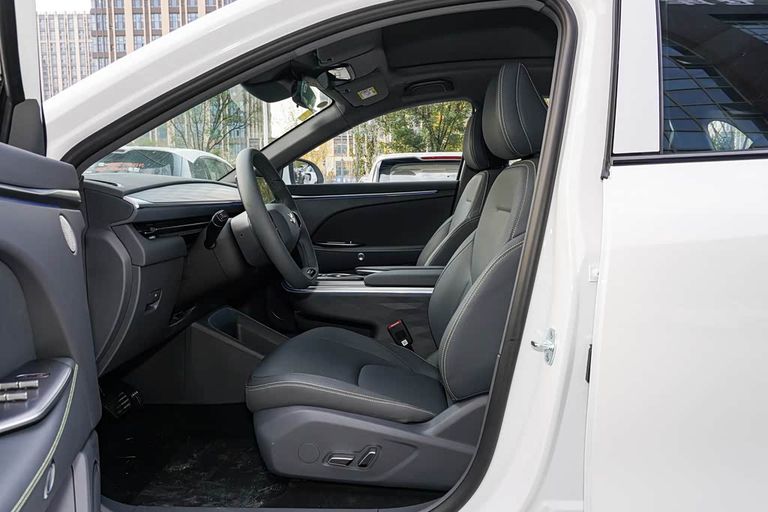 ARCFOX αT5 - interior