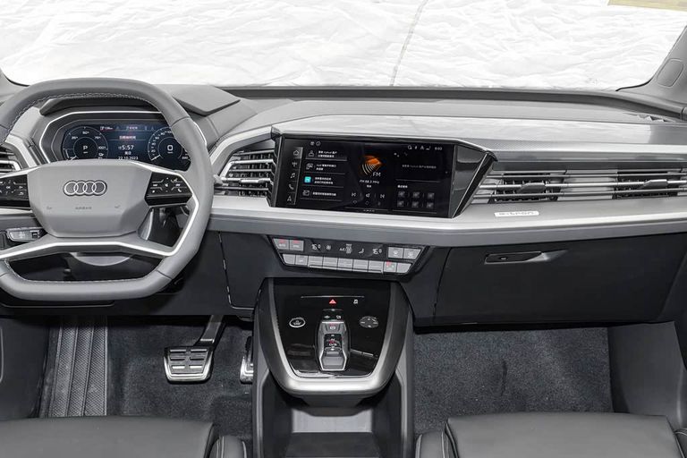 Audi Q4 e-tron - interior