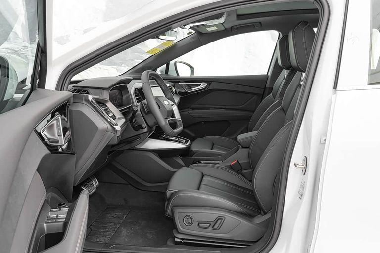 Audi Q4 e-tron - interior