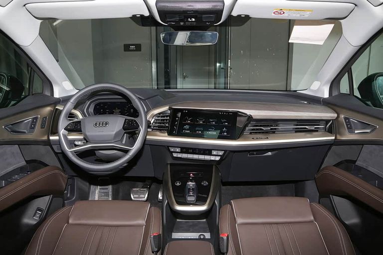 Audi Q5 e-tron - interior