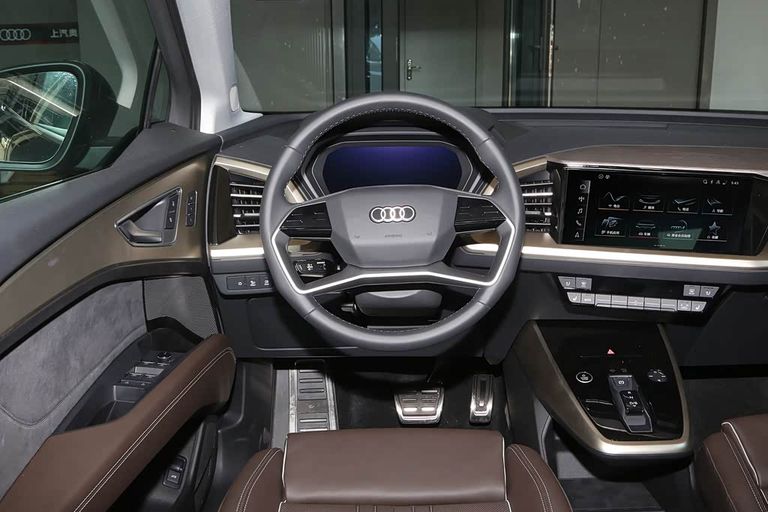 Audi Q5 e-tron - interior