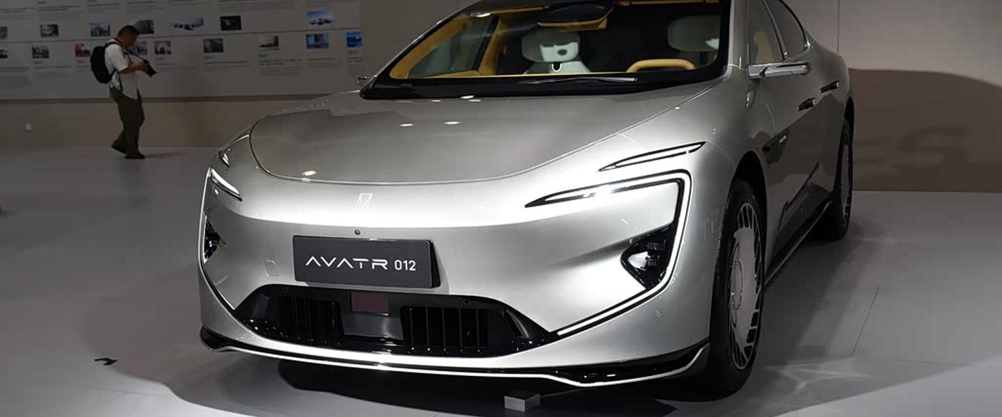Avatr 12