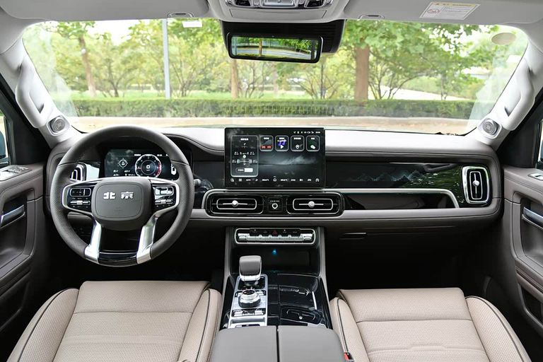 Beijing BJ60 - interior
