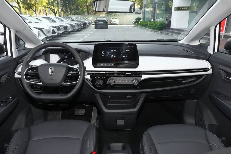 Bestune NAT E05 - interior