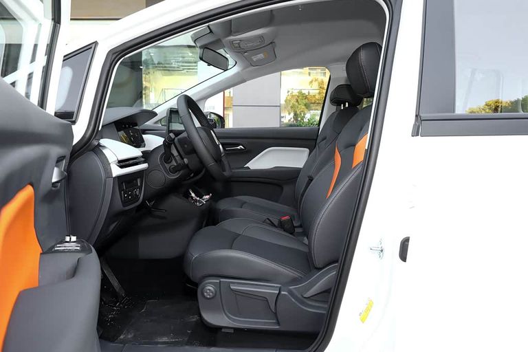 Bestune NAT E05 - interior