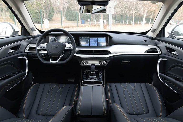 Bestune T77 - interior