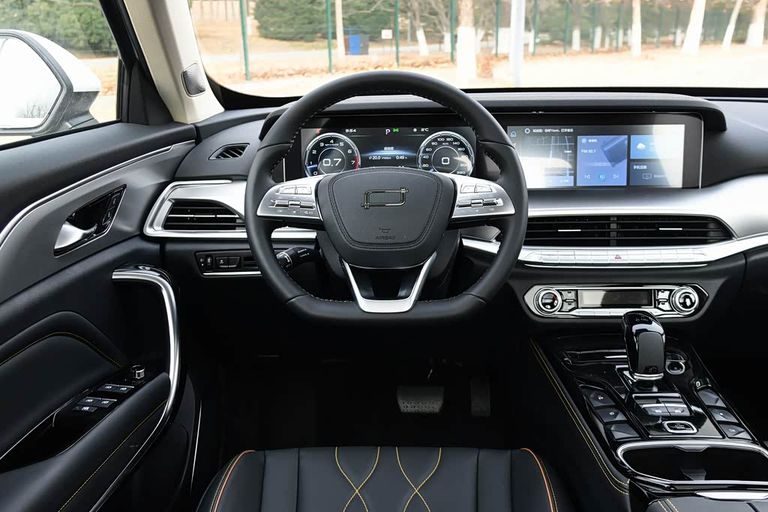 Bestune T77 - interior