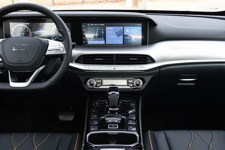 Bestune T77 - interior