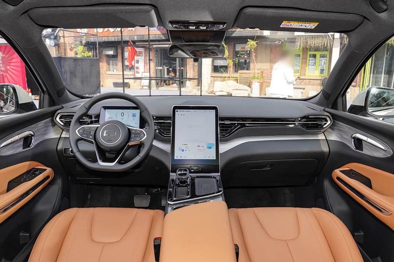Bestune T90 - interior