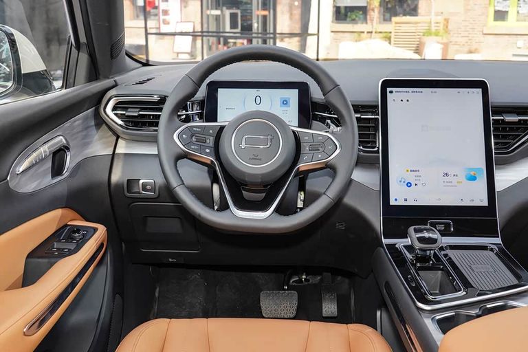 Bestune T90 - interior