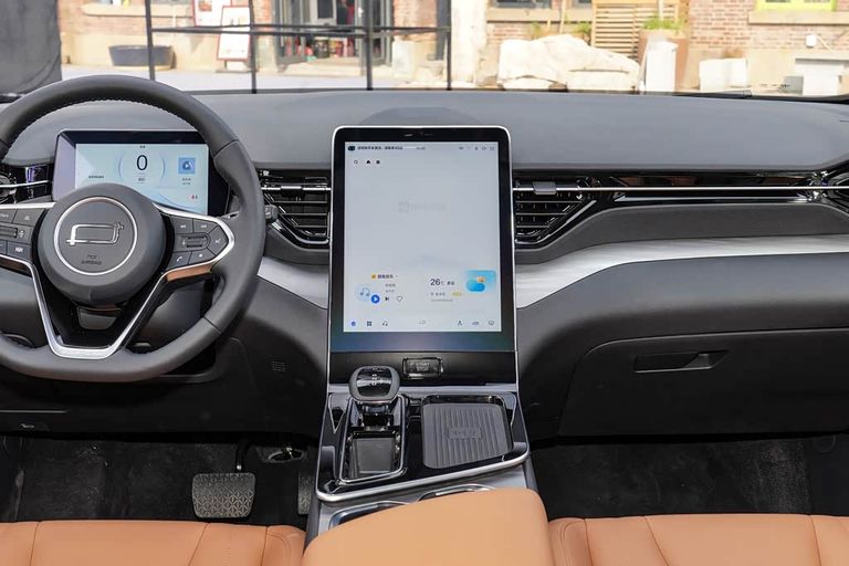 Bestune T90 - interior