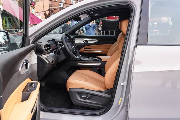 Bestune T90 - interior