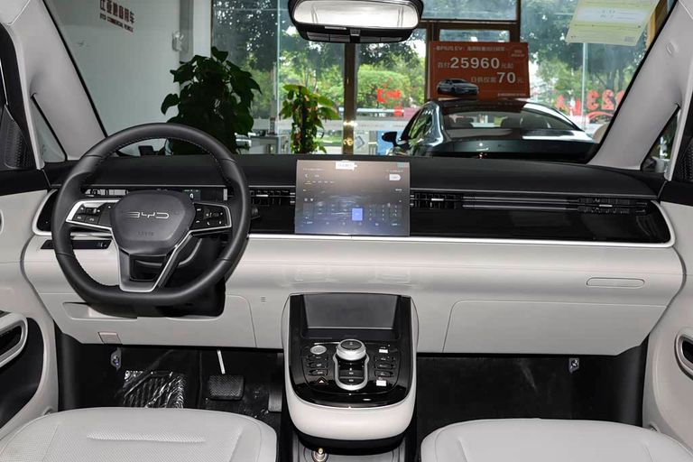 BYD D1 - interior
