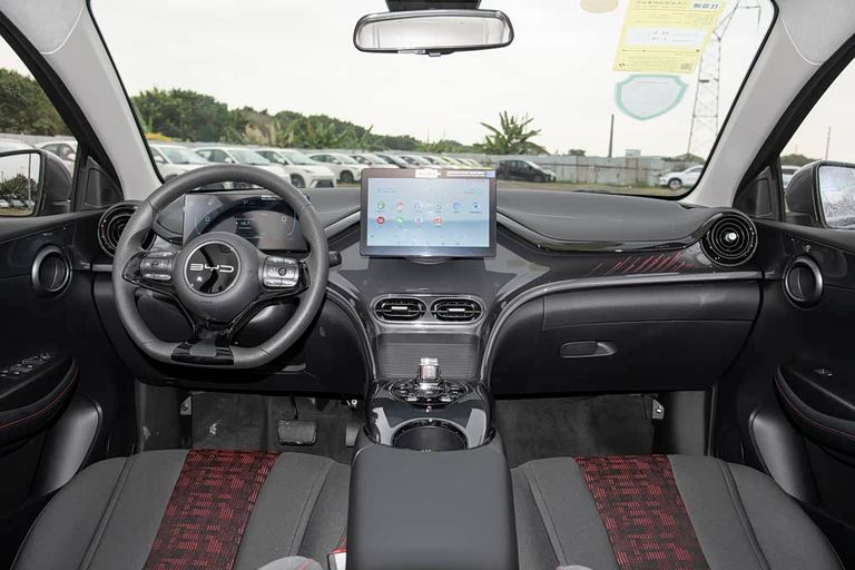 BYD e2 - interior