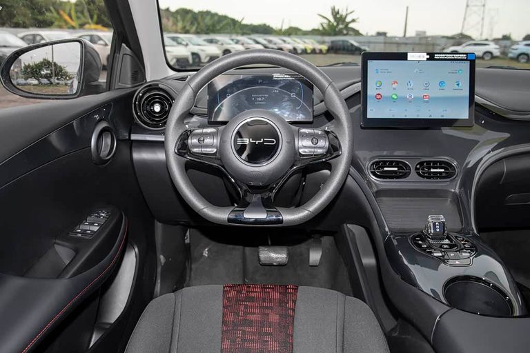 BYD e2 - interior