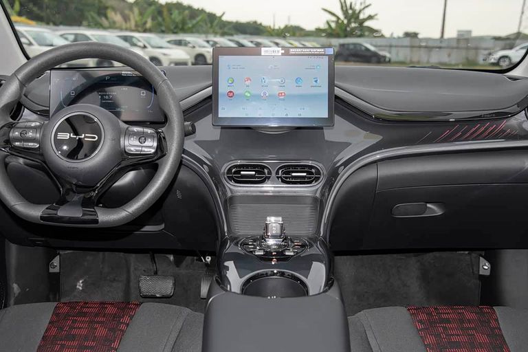 BYD e2 - interior