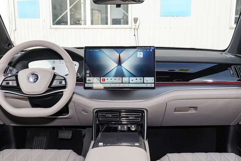 BYD Tang - interior