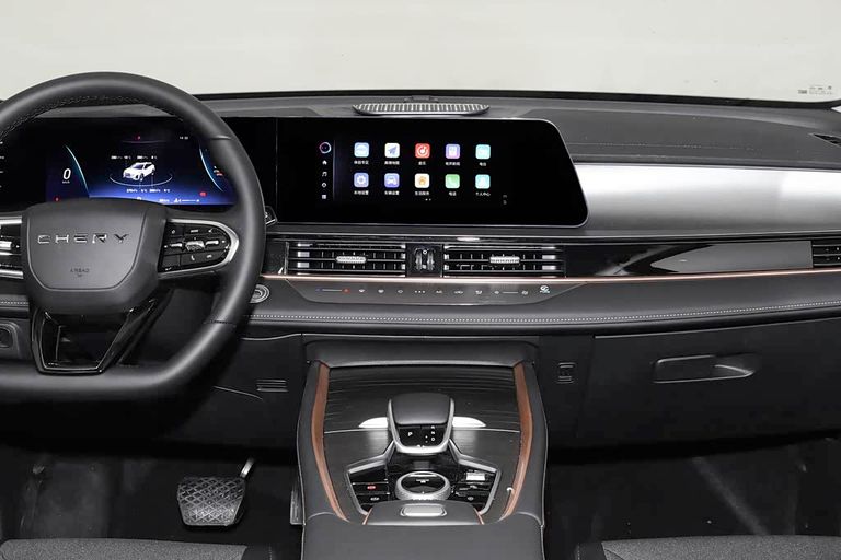 Chery FX / Omoda C5 - interior