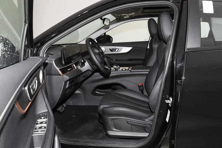 Chery FX / Omoda C5 - interior