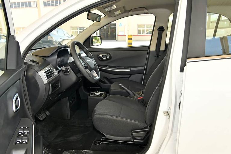 Dayun Yuehu S1 - interior