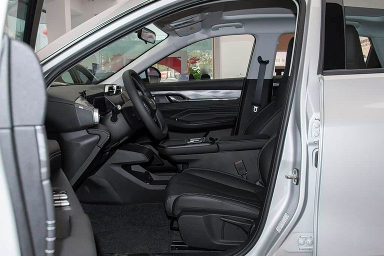 Dongfeng Mage - interior