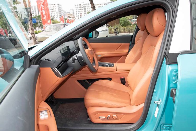 Dongfeng eπ007 - interior