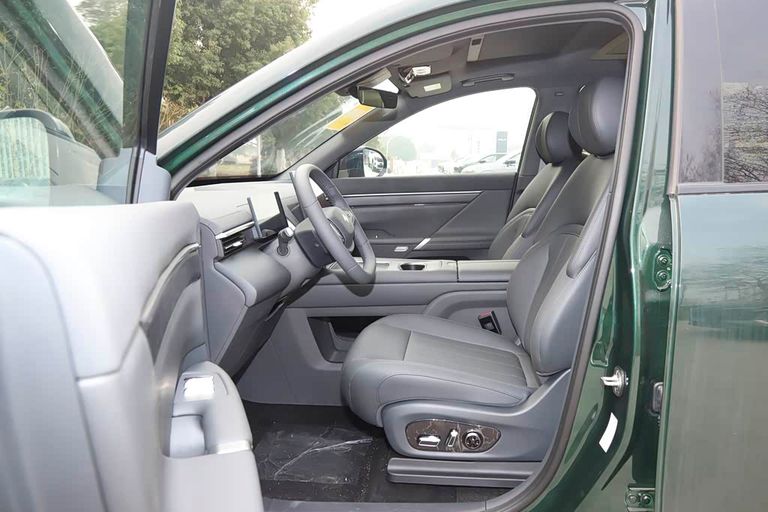 Dongfeng eπ008 - interior