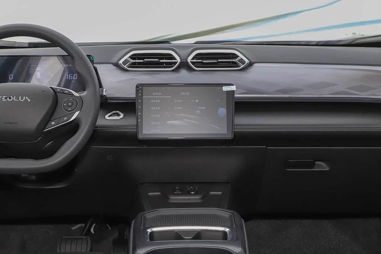 Dongfeng SKY EV01 - interior