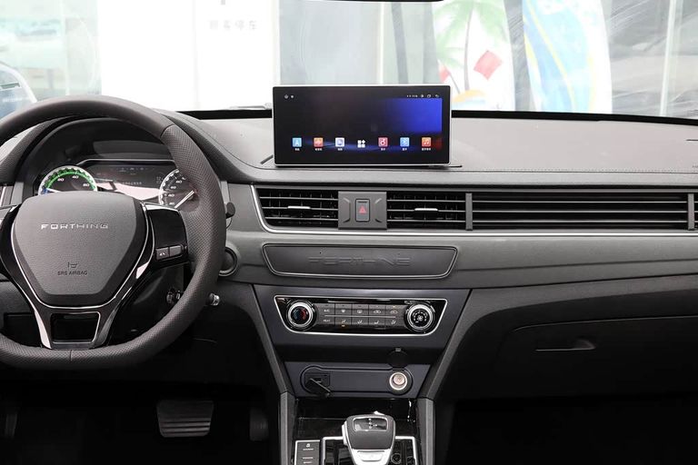 Forthing S60 - interior