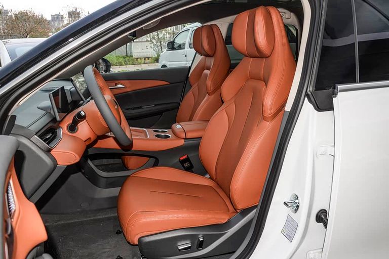 Forthing S7 - interior