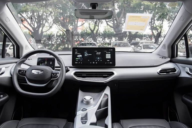 Geely Geometry C - interior