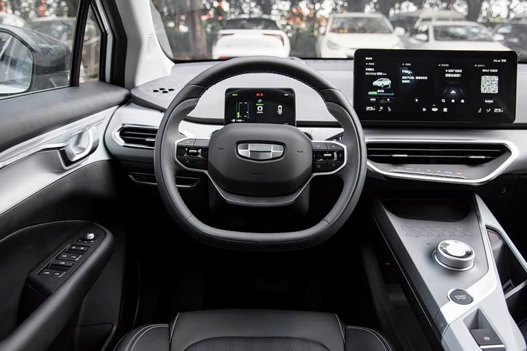 Geely Geometry C - interior