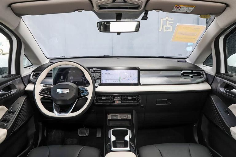 Geely Geometry E - interior