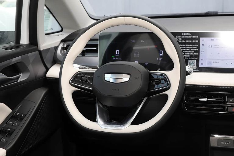Geely Geometry E - interior