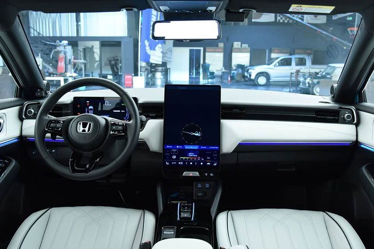 Honda e:NS1 - interior
