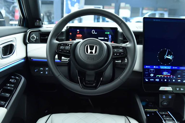 Honda e:NS1 - interior