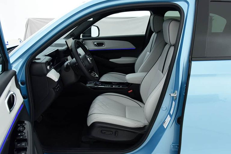 Honda e:NS1 - interior