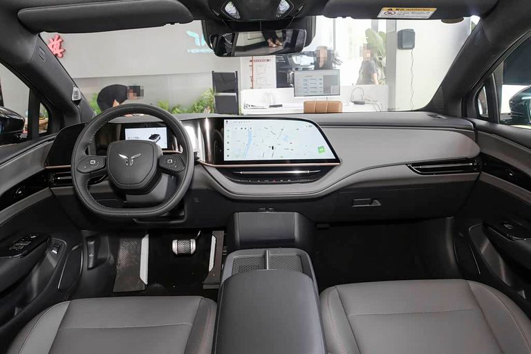 Hongqi EH7 - interior