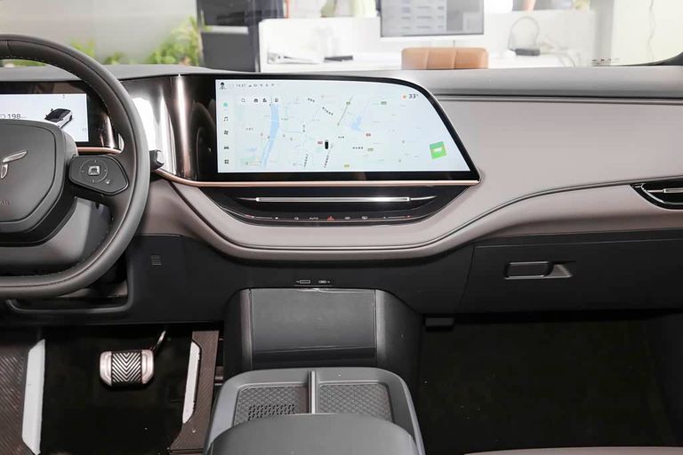 Hongqi EH7 - interior