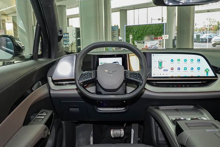 Hongqi EHS7 - interior