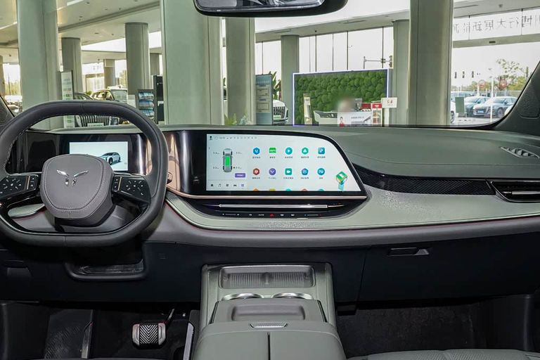 Hongqi EHS7 - interior