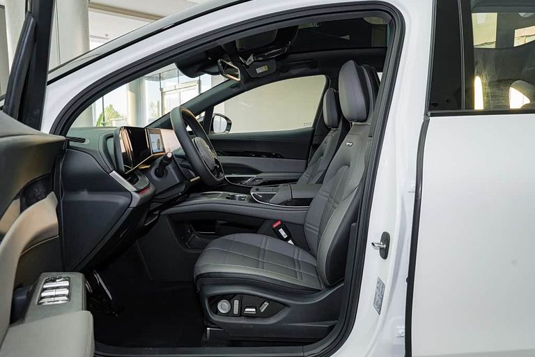 Hongqi EHS7 - interior