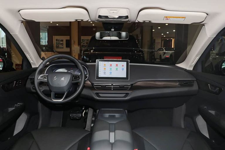 Hongqi E-QM5 - interior